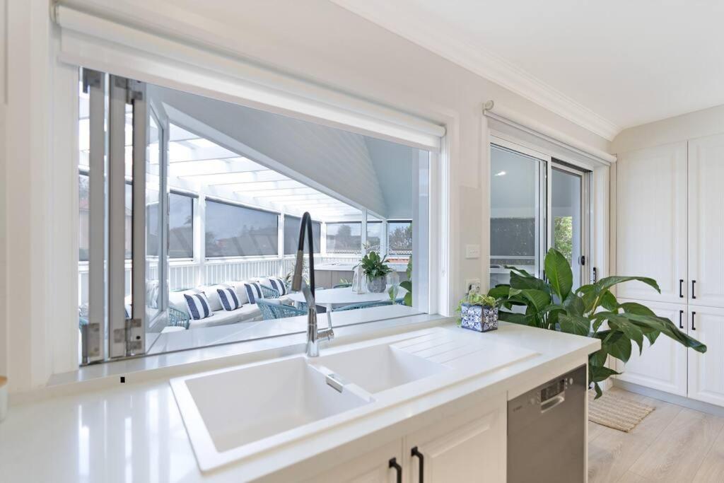 Holiday home Entire Residential - Illawarra And Beachside Sleeps 12 Lake Illawarra