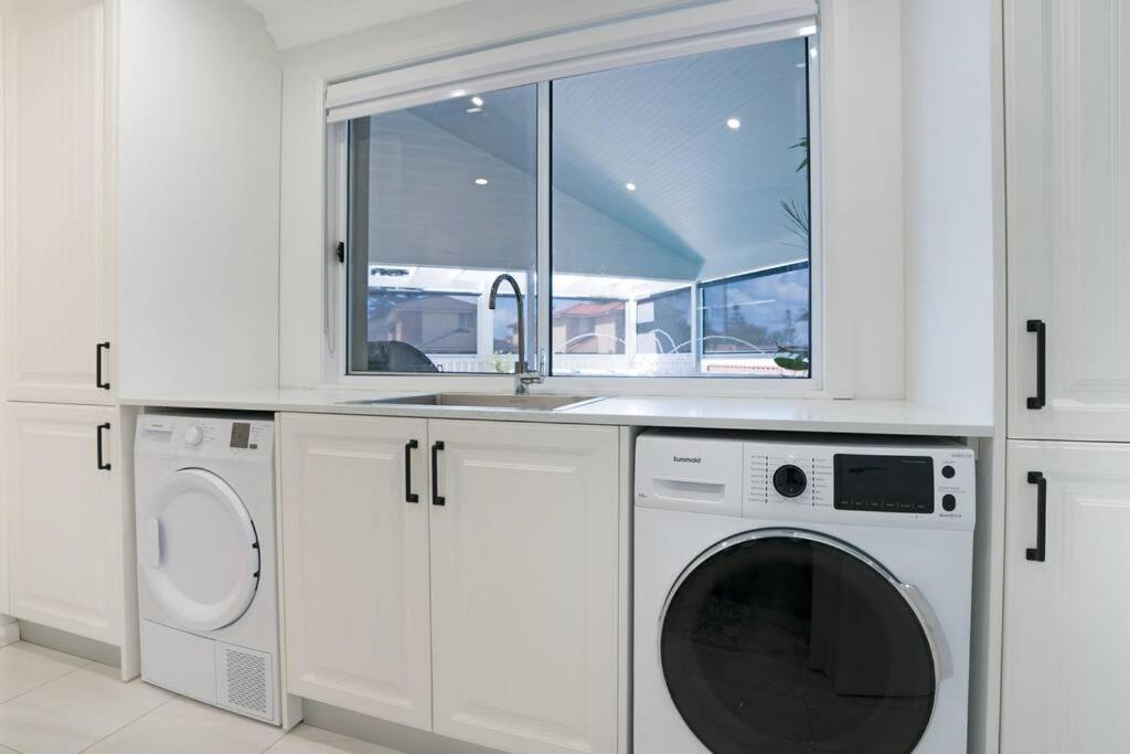 Holiday home Entire Residential - Illawarra And Beachside Sleeps 12 *